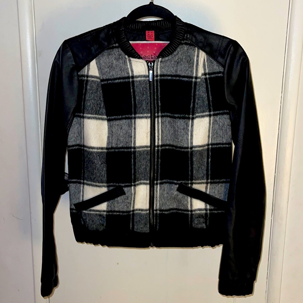 Black & Whit Plaid zip up w leather sleeves and collar Jacket